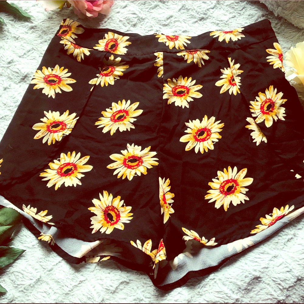 🦌Sunflower Shorts🦌 5 for $30